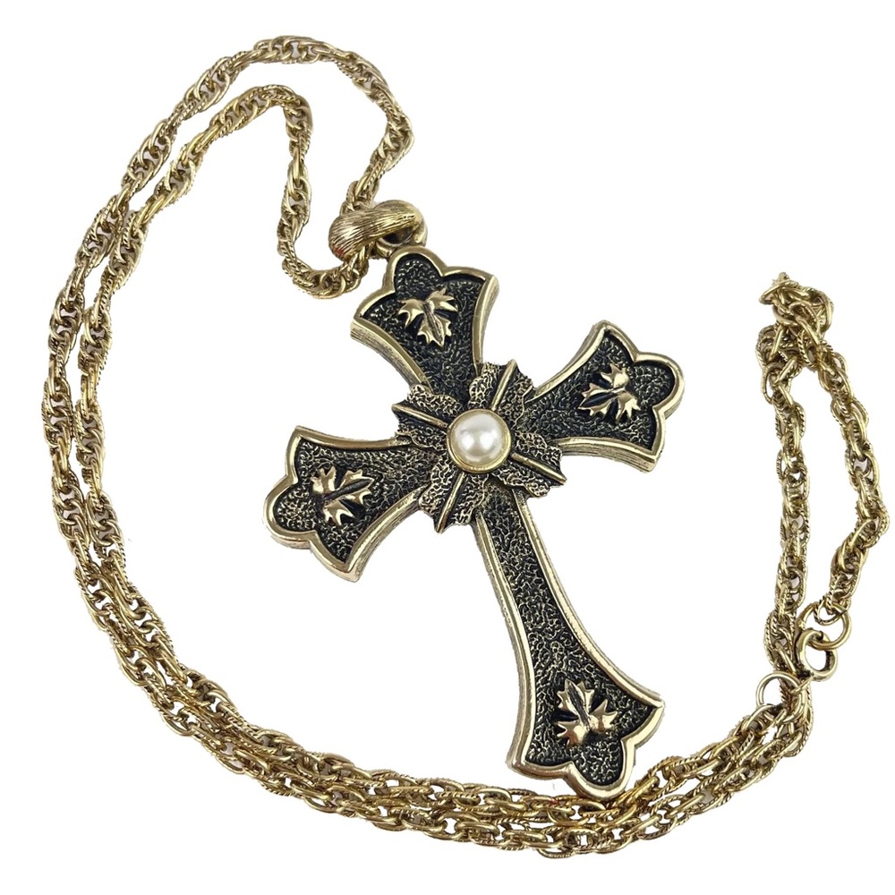 Signed Sarah cov limited edition 1975 Cross Pendant Necklace